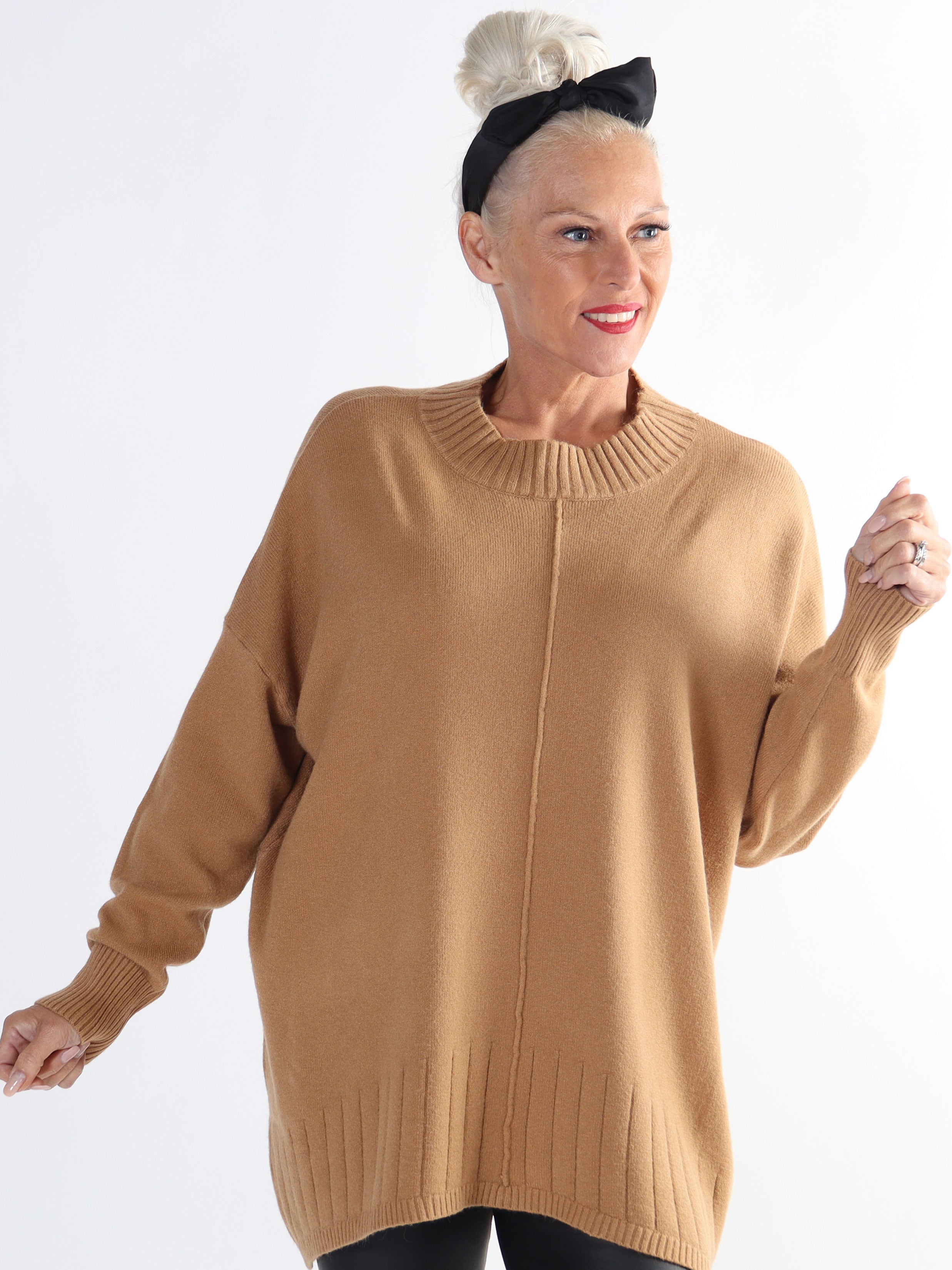 Amora - Lang blød plus size strikbluse